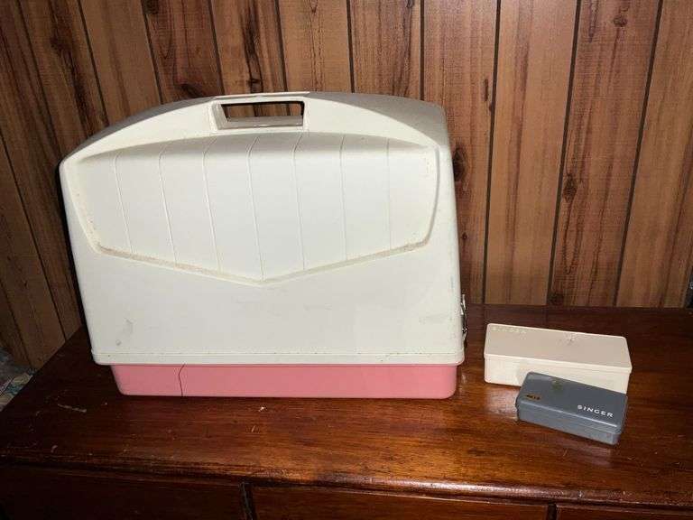 Singer Merritt 2404 sewing machine with attachments