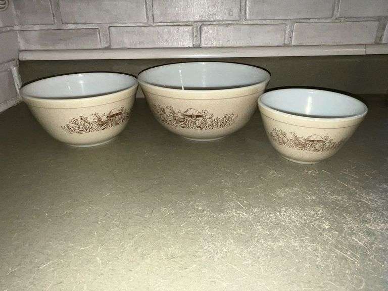 Set of 3 Pyrex Forest Fancies nesting bowls image
