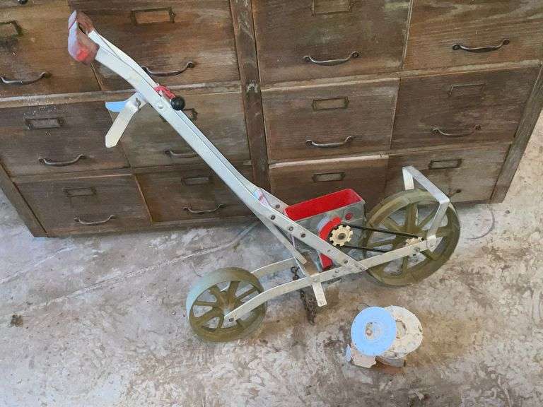 Precision Garden seeder with plates image