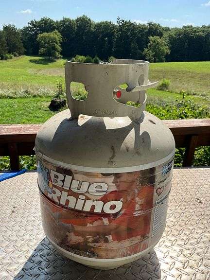 Blue Rhino 15 lb. propane tank image