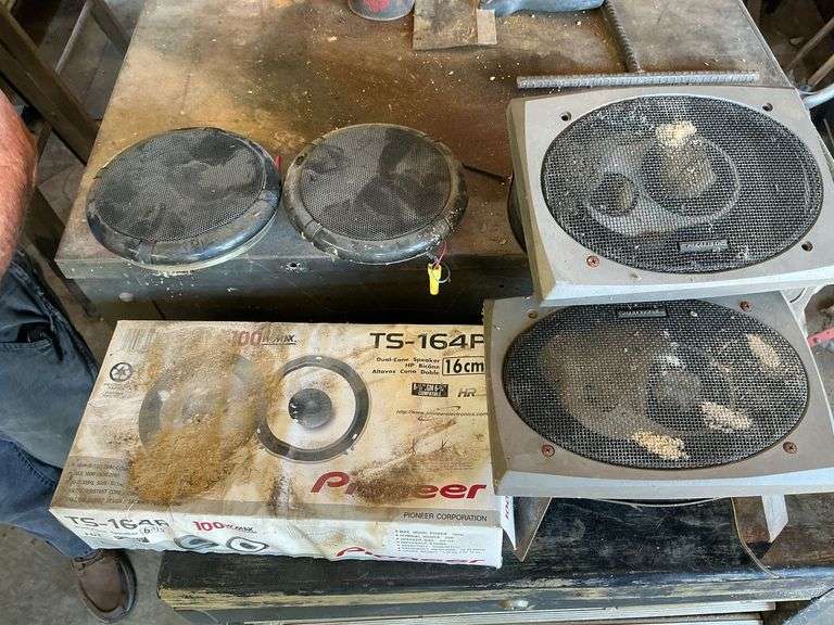 Pioneer speakers image