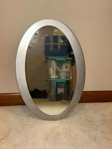 Oval mirror image
