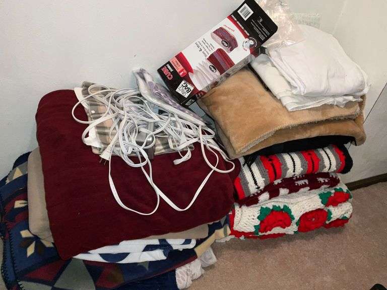 Blankets, throws, etc. image
