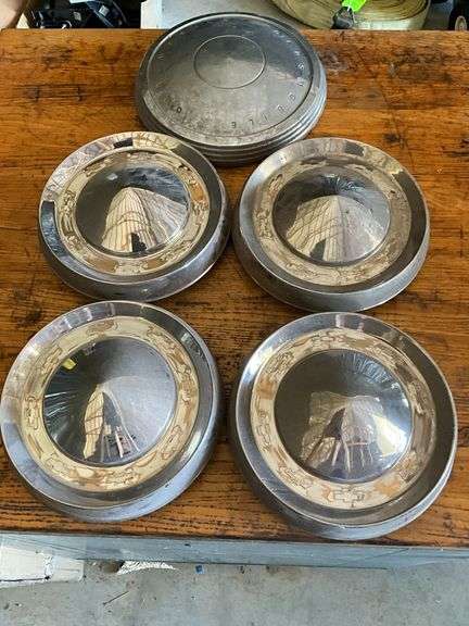 Hub caps, (4) Chevrolet, (1) Oldsmobile image