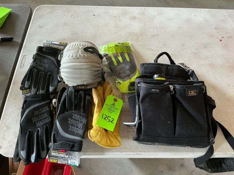 CLC tool belt, knee pads image