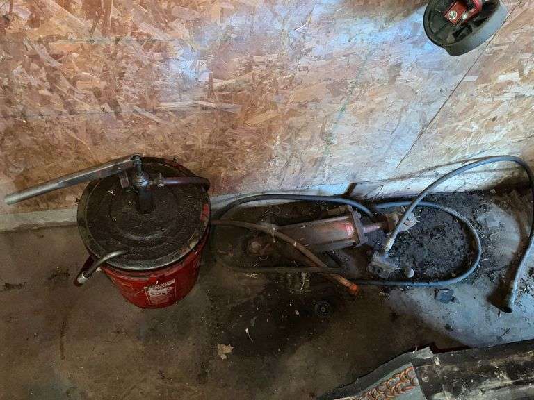 Tractor hydraulic cylinder Daytona, 5-gallon grease pump
