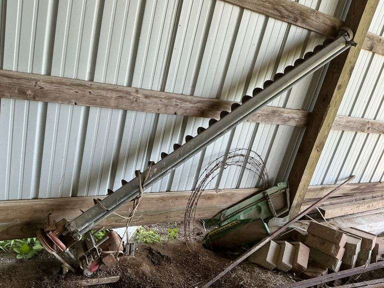 Grain sweep, 110V, 8' L, 4 1/2" auger image