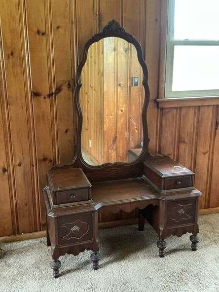 Antique vanity image