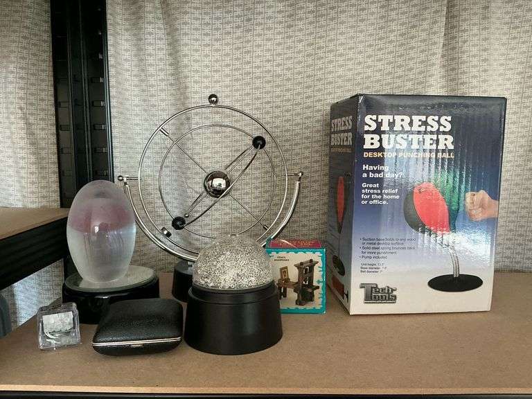 Desk accessories image