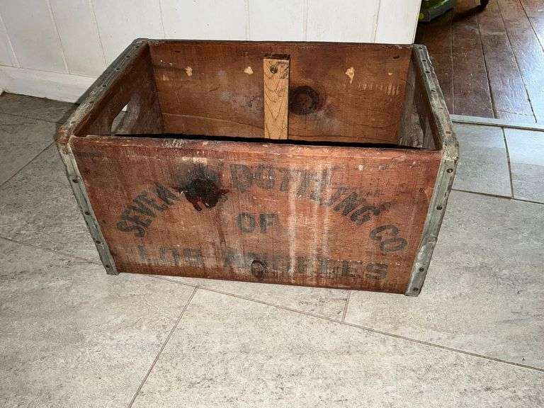Wooden 7-Up box image