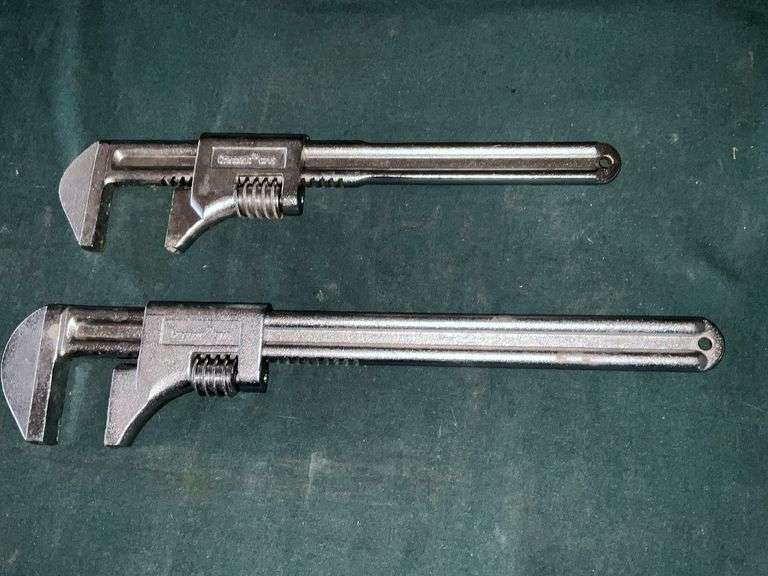 Pair of Crescent pipe wrenches, Model C718 image