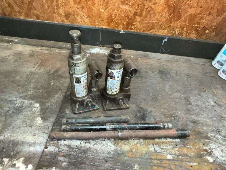 Pair of 2-ton bottle jacks image