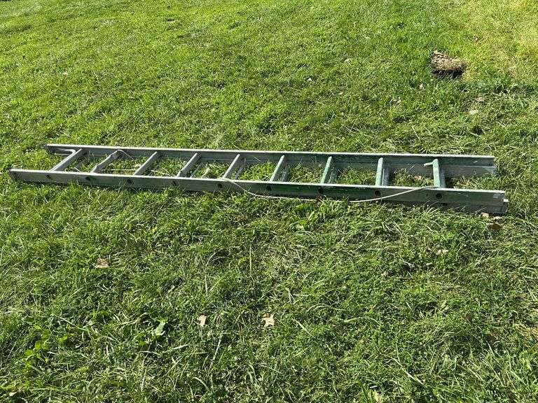 16' aluminum extension ladder image