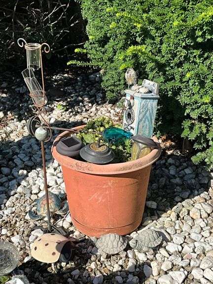 Yard art, turtles, hen/chicks image