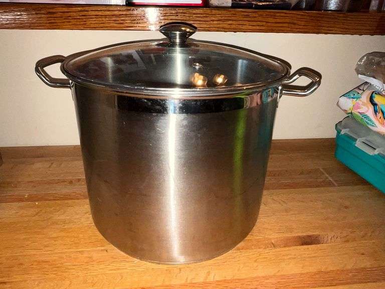 Stock pot with glass lid image
