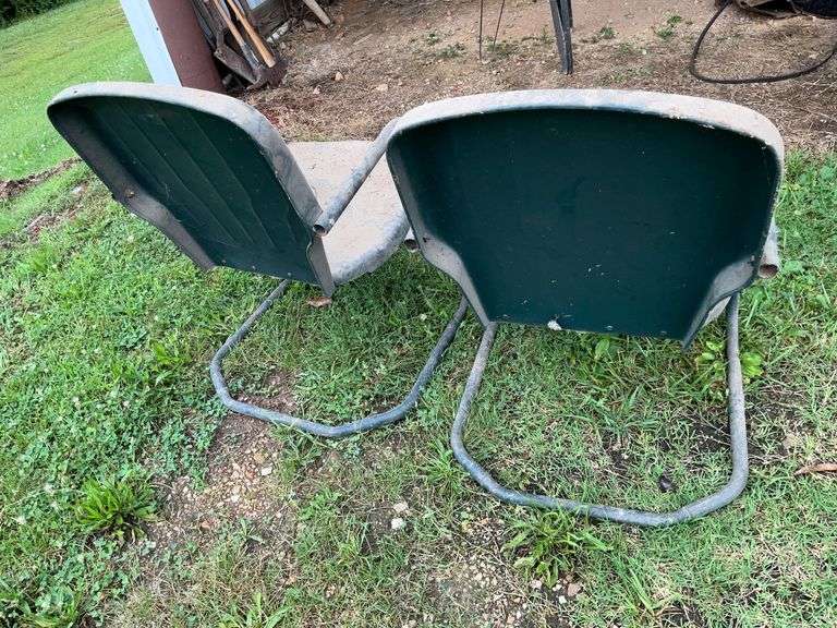 2 metal lawn chairs