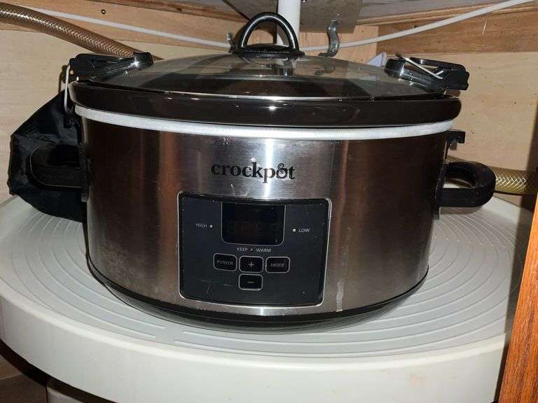 Crockpot with carrier image