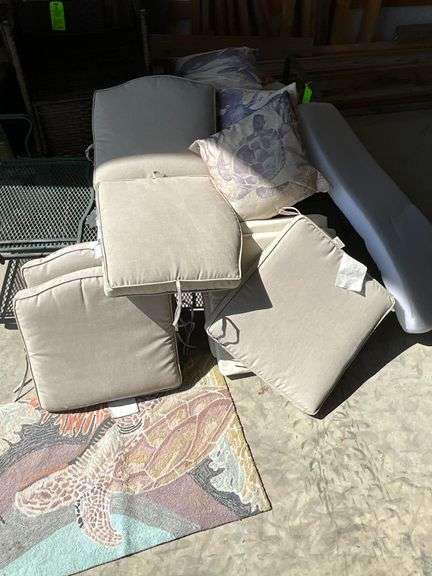 Decorative pillows image