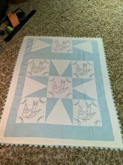 Bird embroidered quilt, machine quilted image