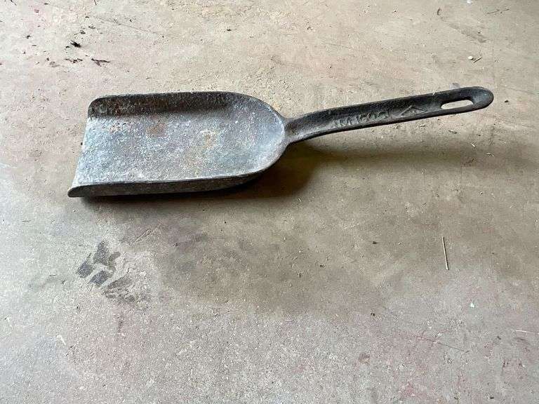 Cast iron ash shovel, marked M1525 image