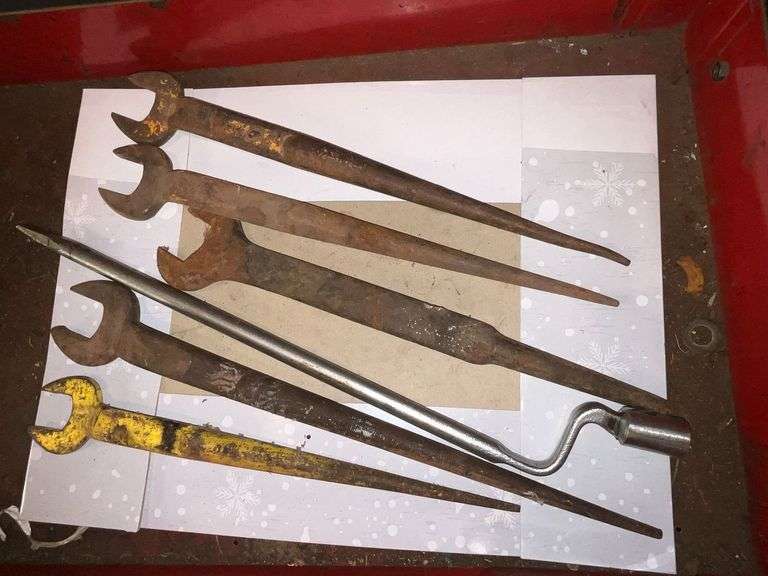 Spud wrenches