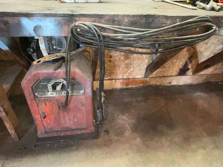 Lincoln 225 amp electric welder image