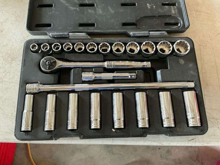Gear Wrench 1/2" drive socket set image