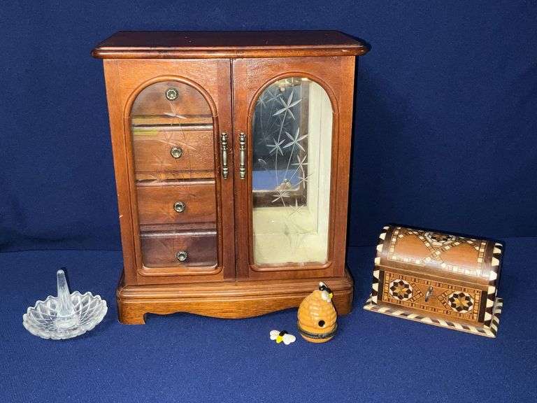 Jewelry box, wooden box with key image
