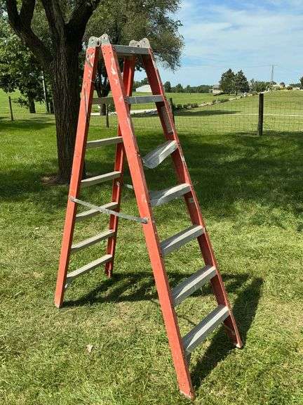 Louisville double sided fiberglass step ladder, 7' image