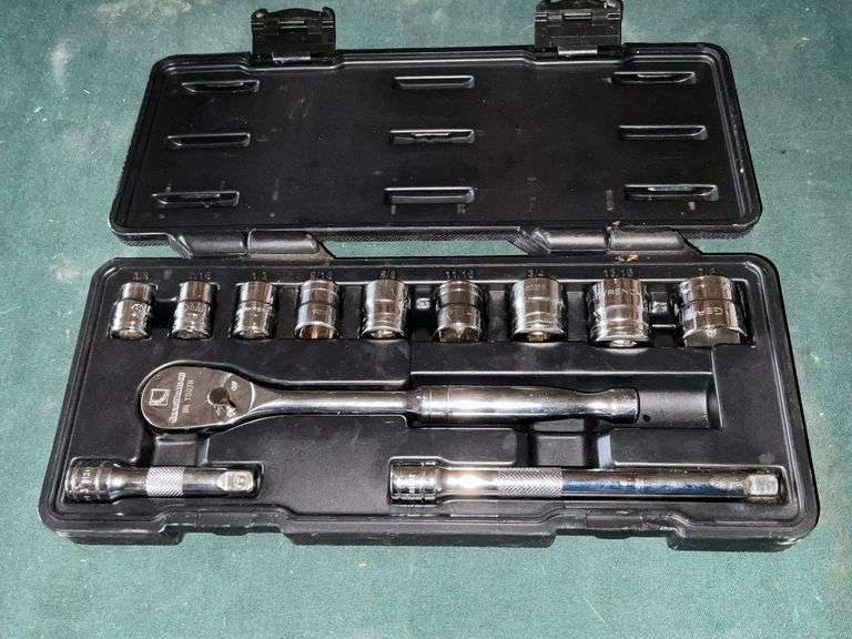 GearWrench 3/8" drive socket set image