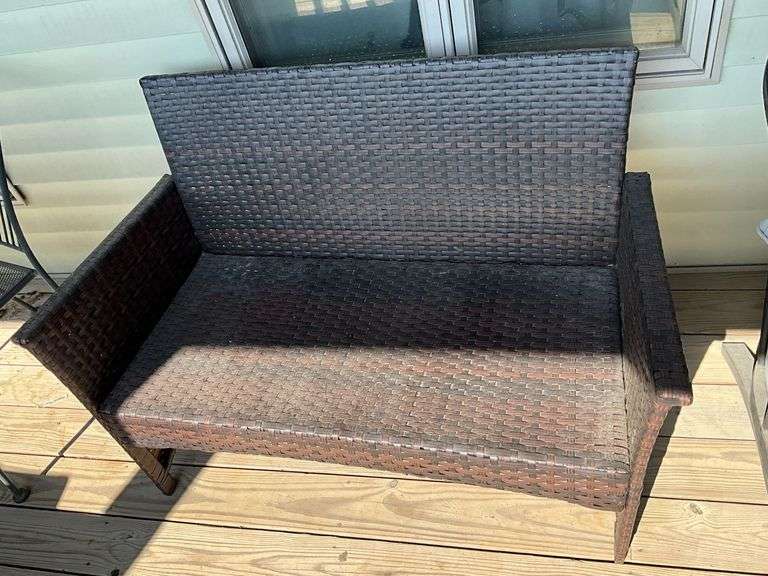 48" L woven love seat image