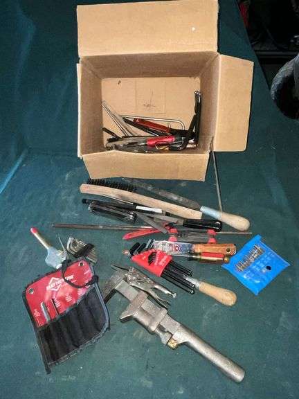 Hex keys, star drive, wire brushes image
