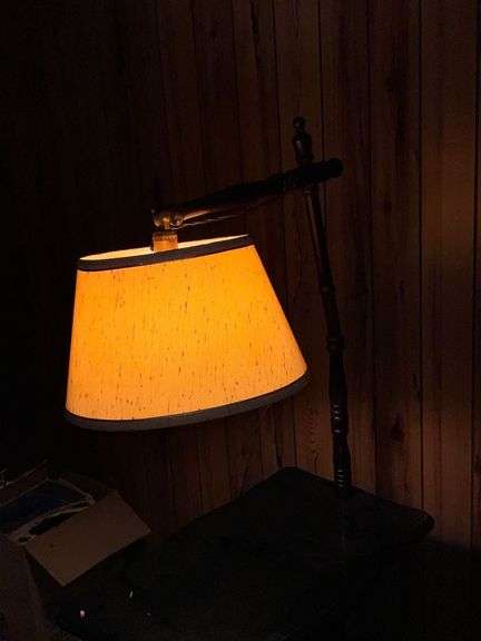 Floor lamp with table, pole needs to be tightened