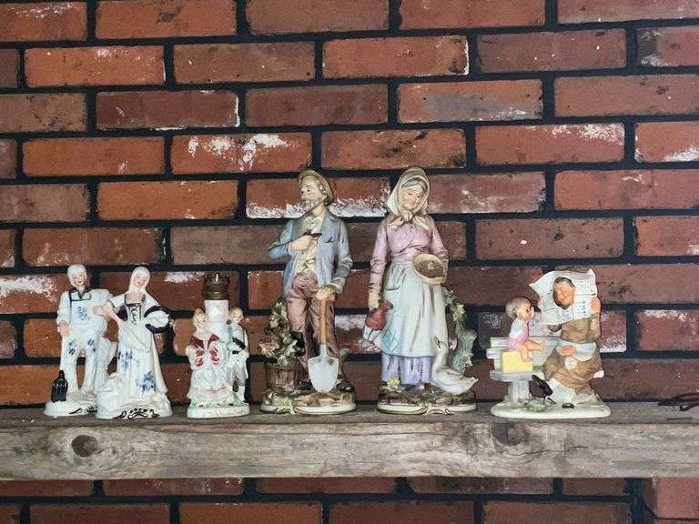Decorative figurines image