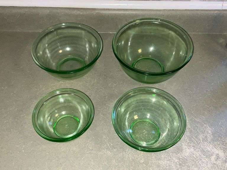4 Westmoreland nesting bowls image