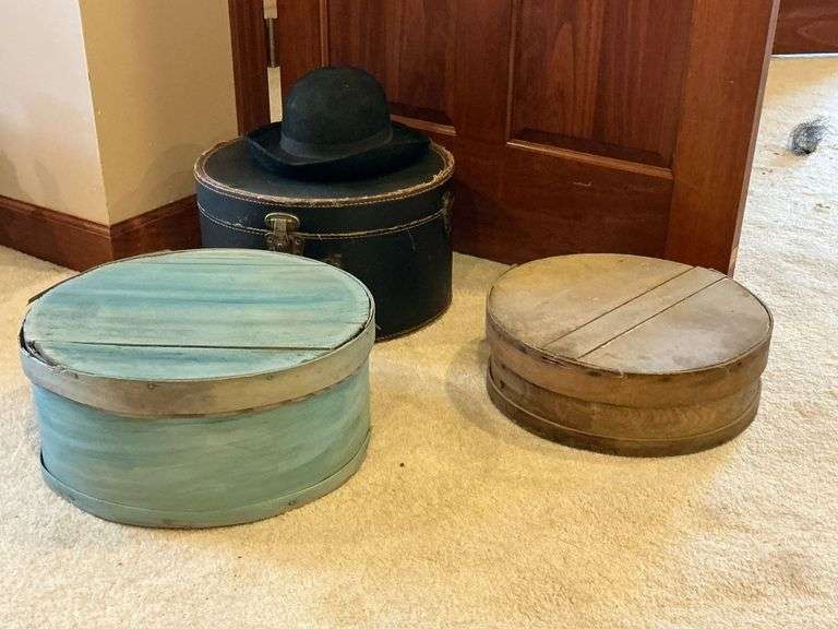 Vintage hat box with felt hat, box rough condition image