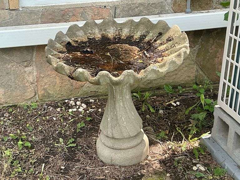 2-piece concrete bird bath image