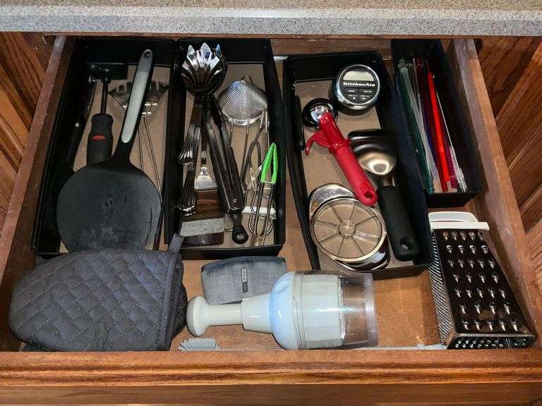 Pampered Chef chopper, KitchenAid timer, tongs image