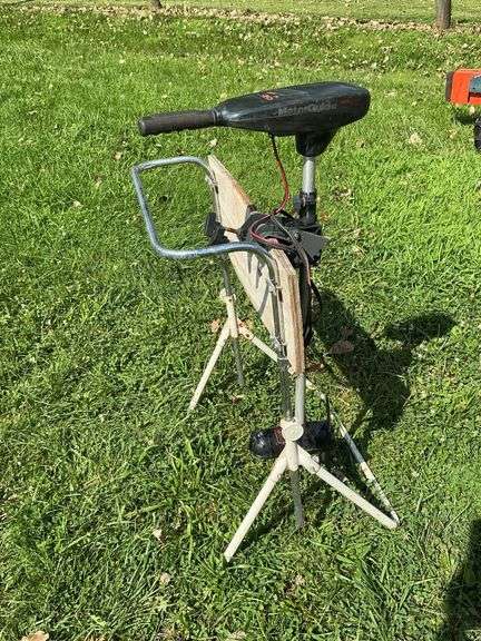 Motor Guide 30 lb. thrust trolling motor 12 volts image