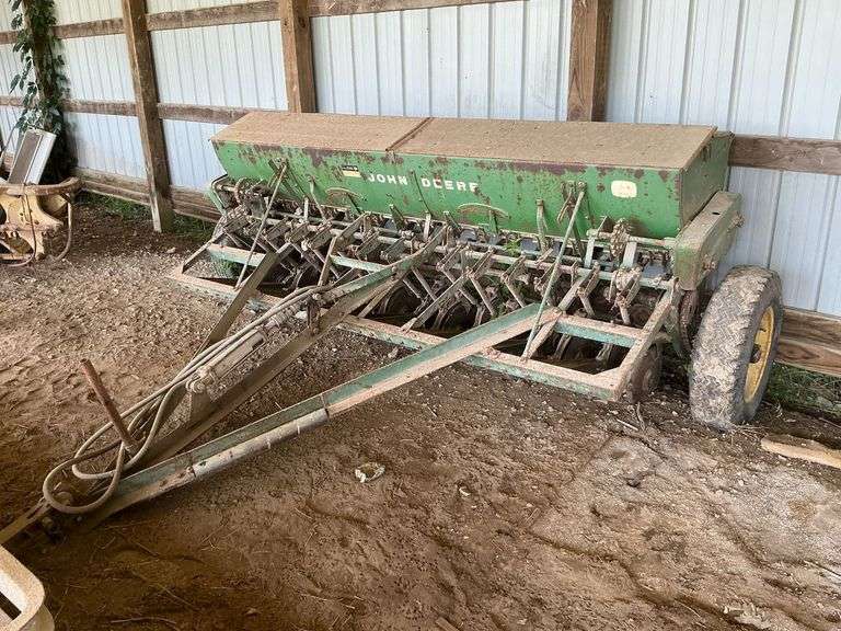 John Deere grain drill 10' W image