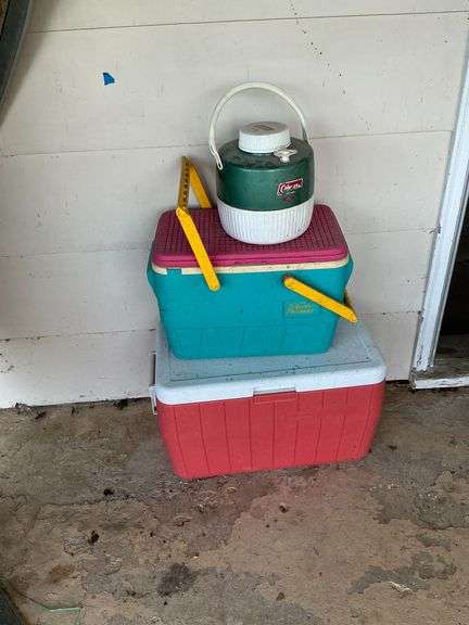 Coleman and Igloo coolers image
