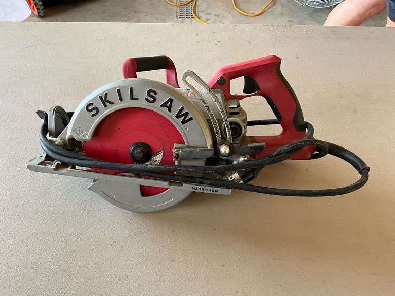 Skilsaw 7 1/4" worm drive image