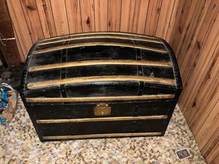Camel back trunk, no tray