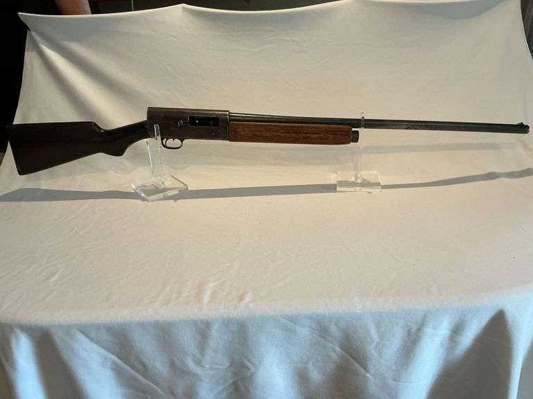 Savage Arms 12 gauge shotgun 2 3/4" chamber, 28" barrel, semi-automatic image