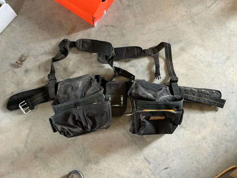 DeWalt carpenter's tool belt image