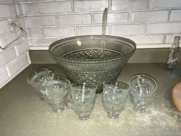 Anchor Hocking punch bowl image
