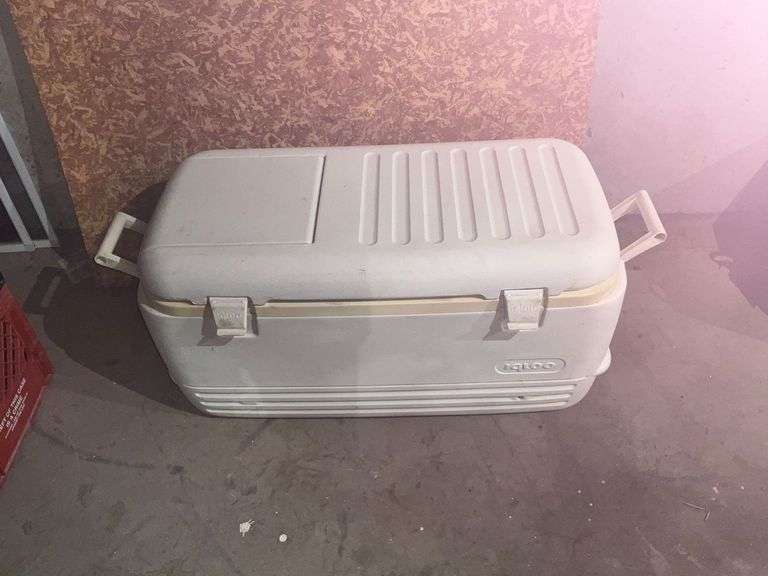 Large Igloo cooler image