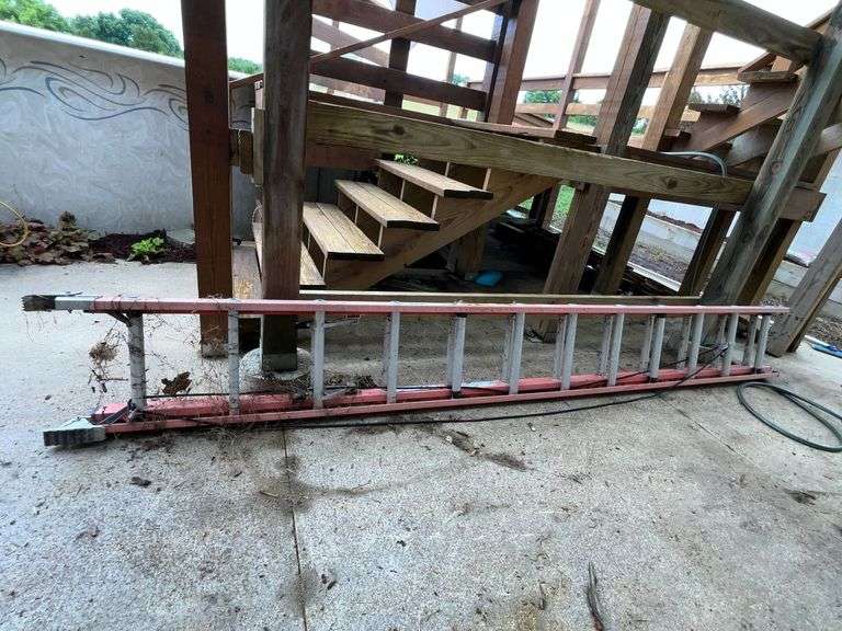 Werner 24' fiberglass extension ladder image
