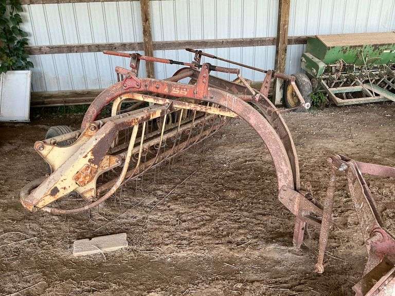 New Holland Model 256 hay rake image