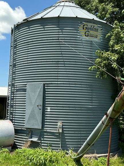 Golden grain bin, BUYER RESPONSIBLE FOR REMOVAL image